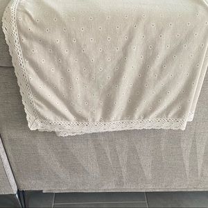 Daisy tablecloth